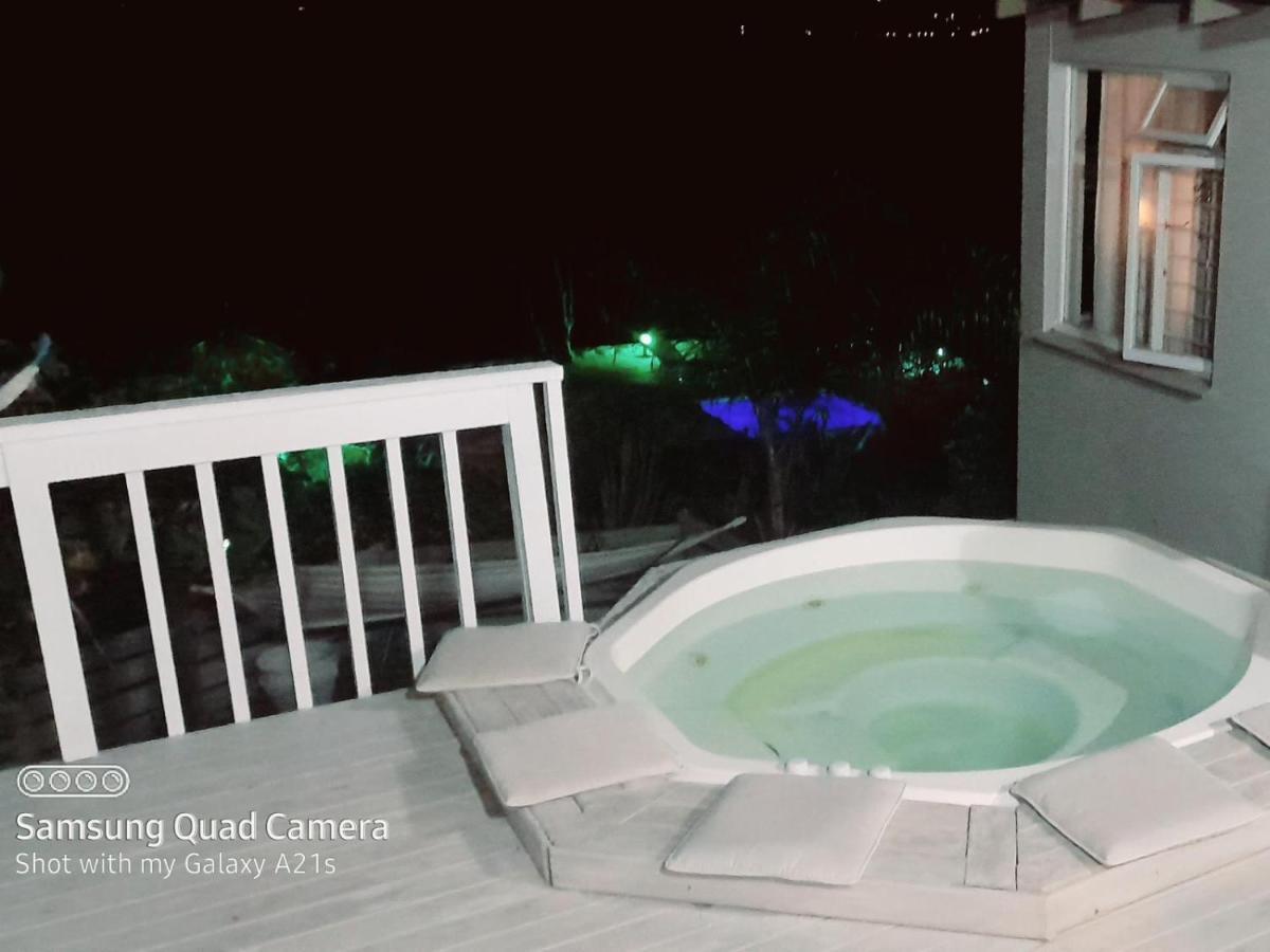 Готель Azure House Книсна Екстер'єр фото